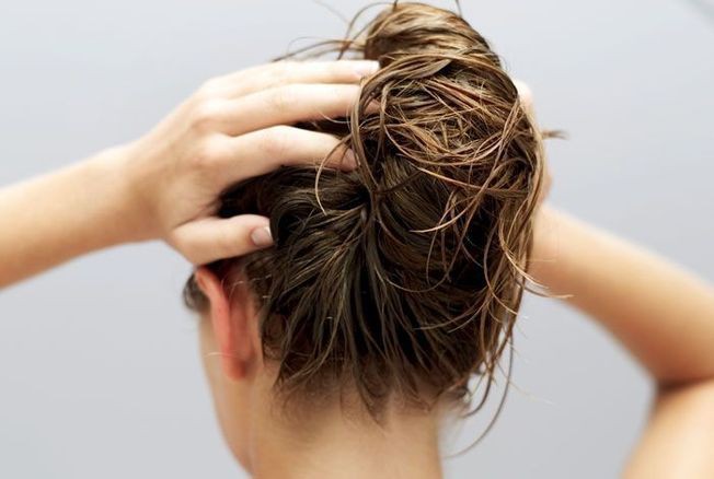 comment faire un gommage des cheveux