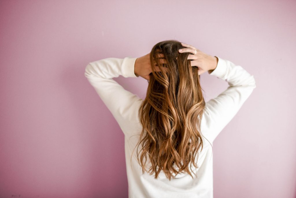 comment faire le massage au cuir chevelure ?