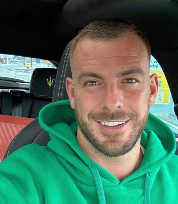 Julien Bert tacle Hilona