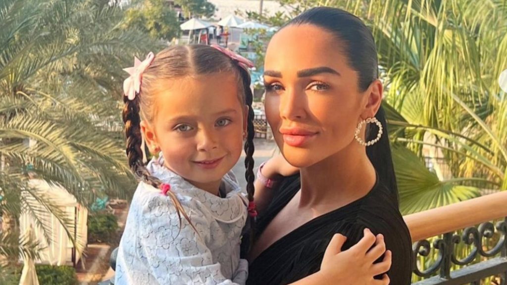 Jazz Correia dévoile le visage de son enfant love shine
