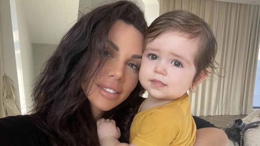 Laura Lempika et son fils Zlatan