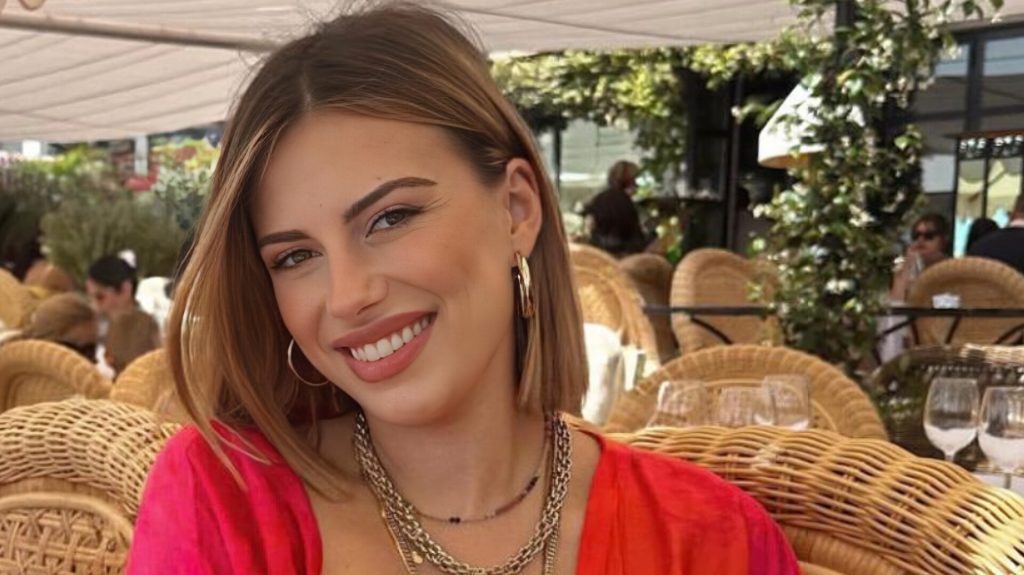 Giuseppa Ciurleo topless à la plage